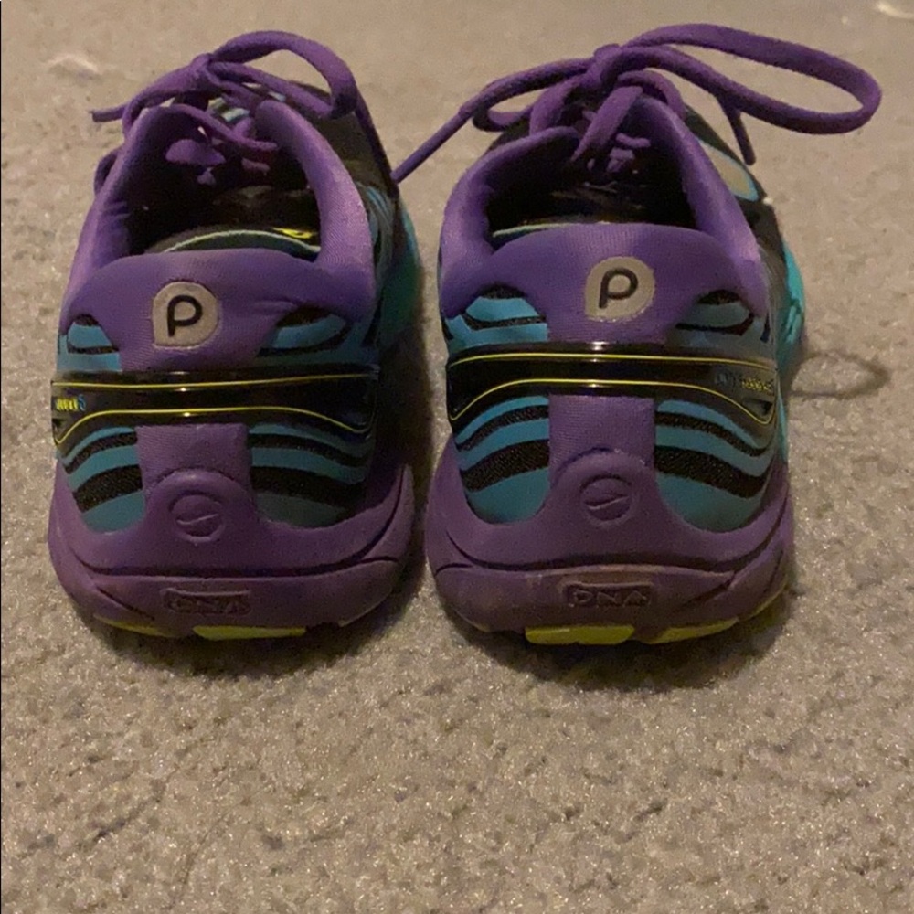 brooks running shoes - Picture 3 of 3